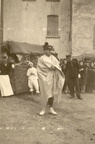 Carnaval 1946 (3193 visites) Sur la place.Photo : Archives famille Alibert. Carnaval 1946